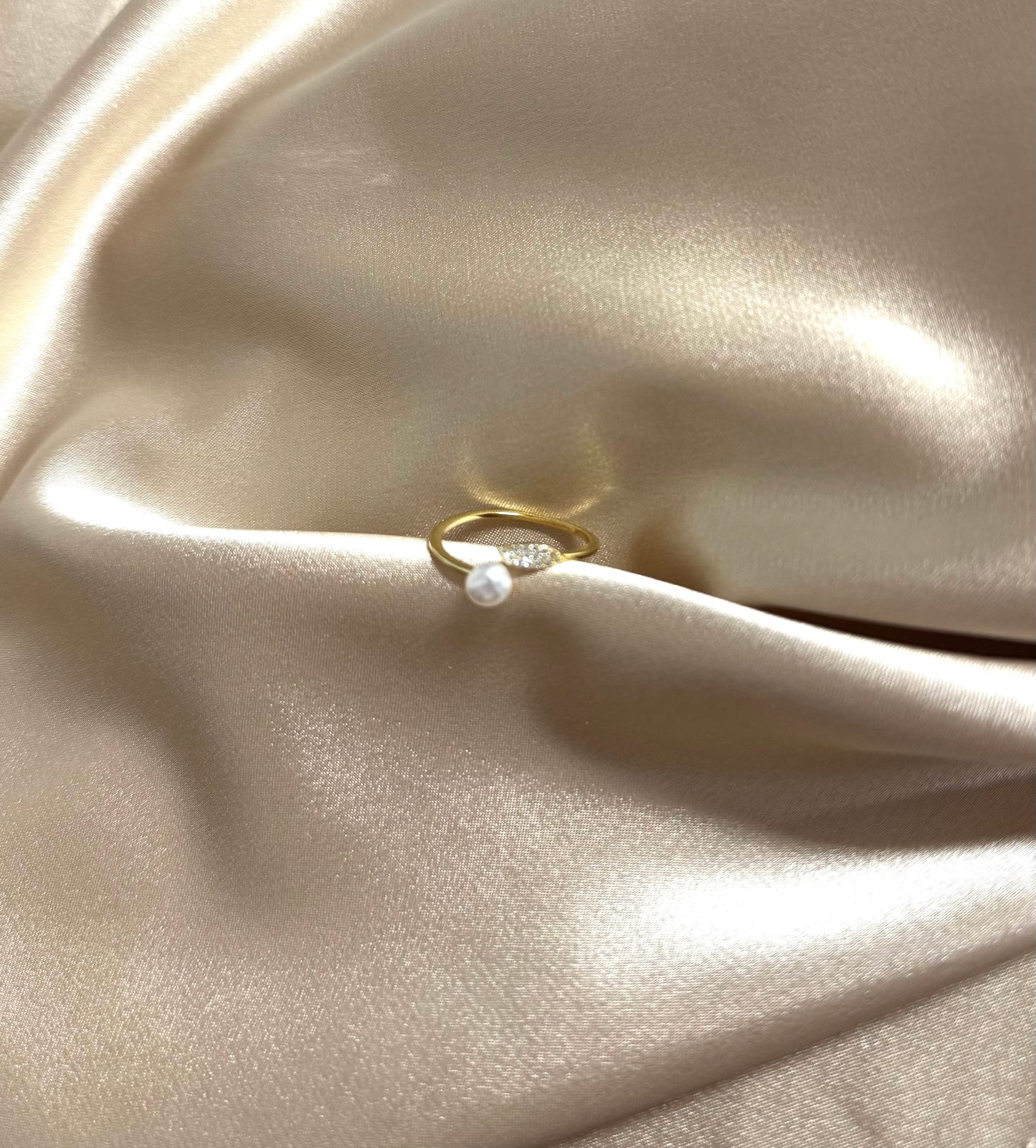 Pearl Spark Silberohrringe Detailansicht mit Perlen