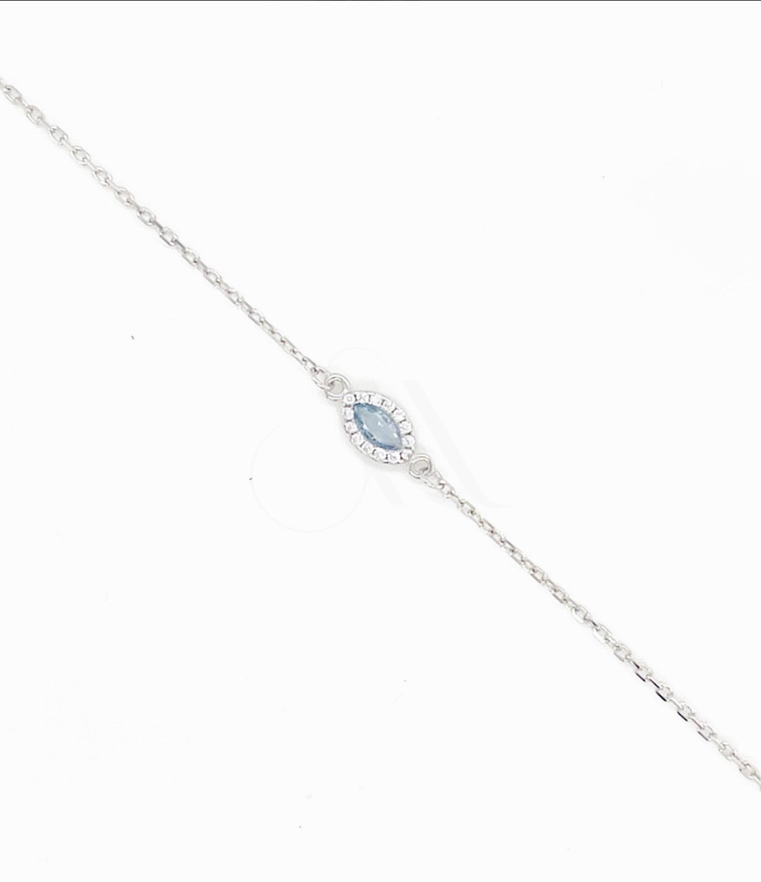 Celestia Armband von Amel Silver Style – Detailansicht des blauen Edelsteins in Silberfassung