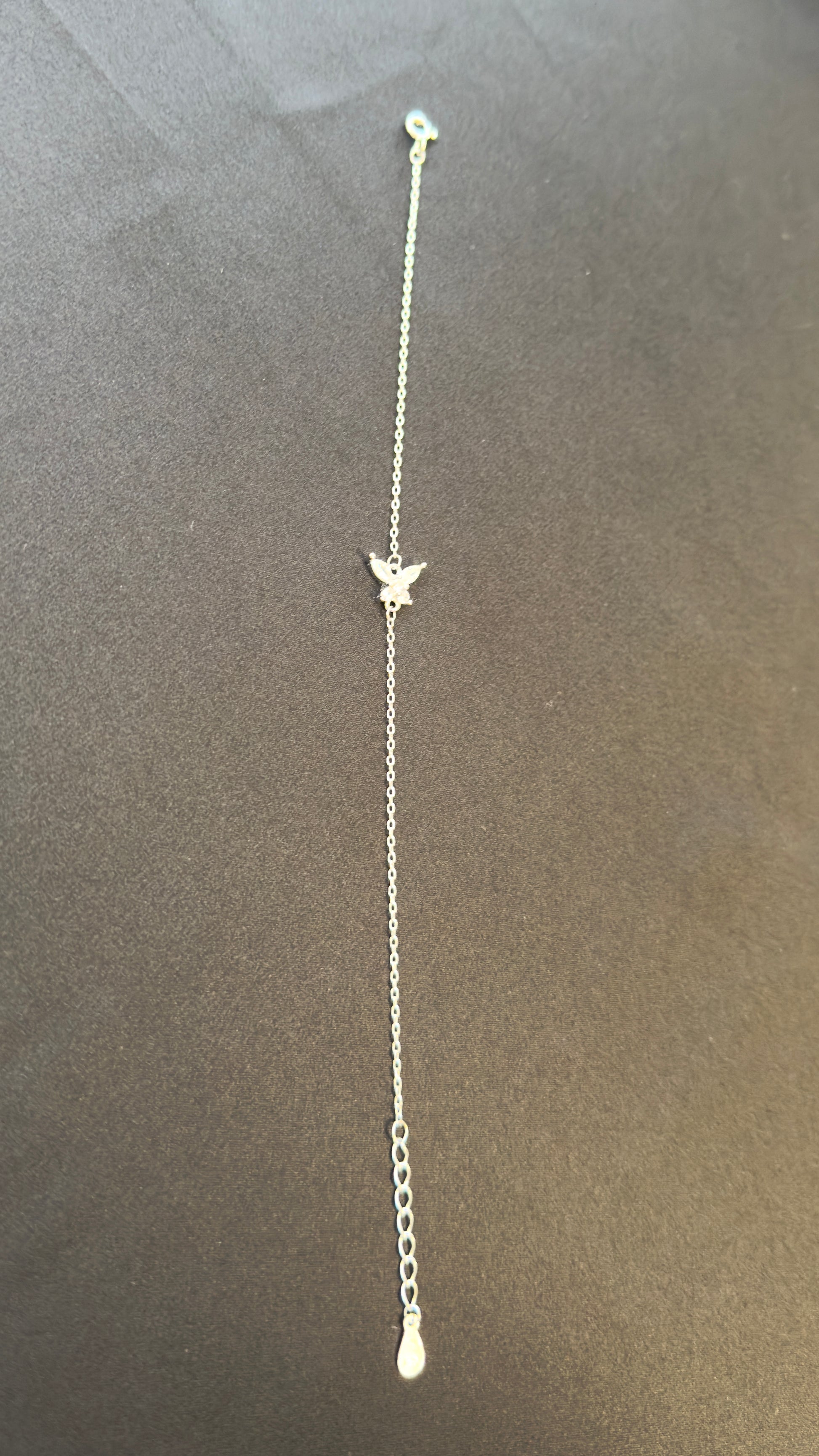 Luna Papillon Armband von Amel Silver Style – Detailansicht der handwerklich eingravierten Schmetterlinge