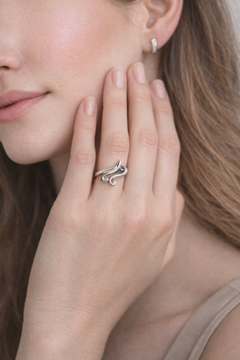 Crispa Silberring mit Strass-Akzenten – Amel Silver Style
