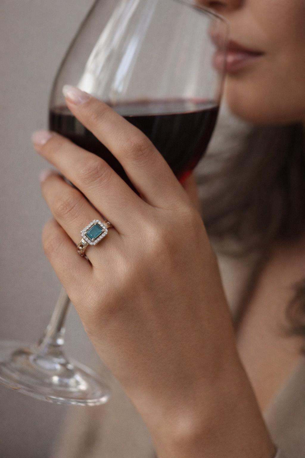 Azure Glow Silberring mit blauem Stein